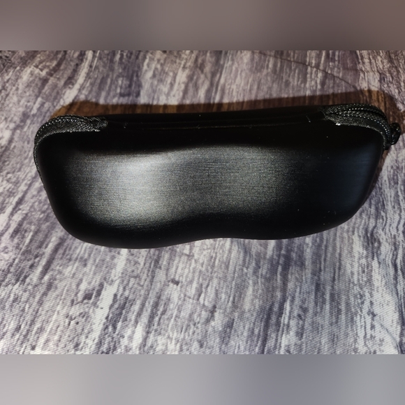 Vogue Clamshell Black Glasses‎ Case - Picture 9 of 9